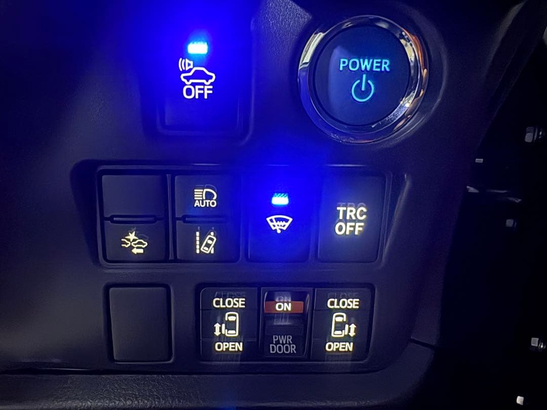 ヴォクシー80 系エアコンコントロールパネルとスイッチ類セット