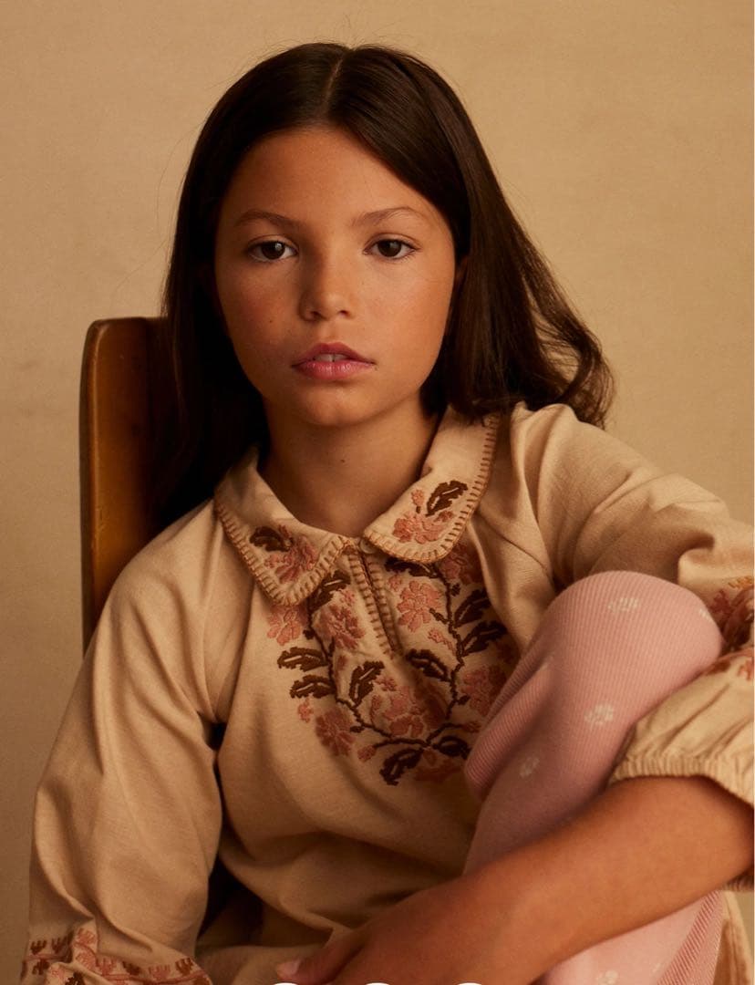 apolina 24AW 新品未使用　7-9y ベージュ 花柄刺繍 長袖シャツ