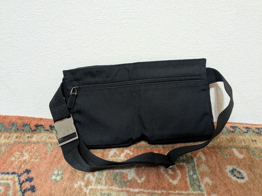 GUCCI グッチ　ボディバッグ　ウエストポーチ　ナイロン　美品　付属品なしGG