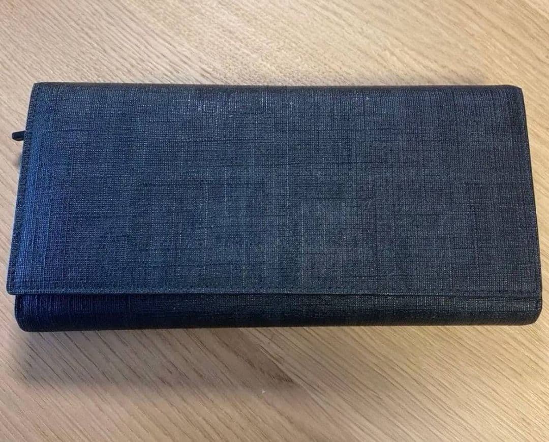 フェンディ　長財布