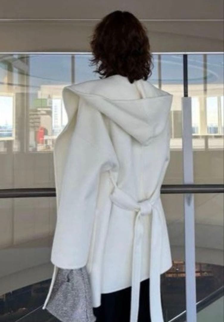 週末限定値下げ　ミラオーウェン共布ベルト付ハーフ丈フードリバーコート