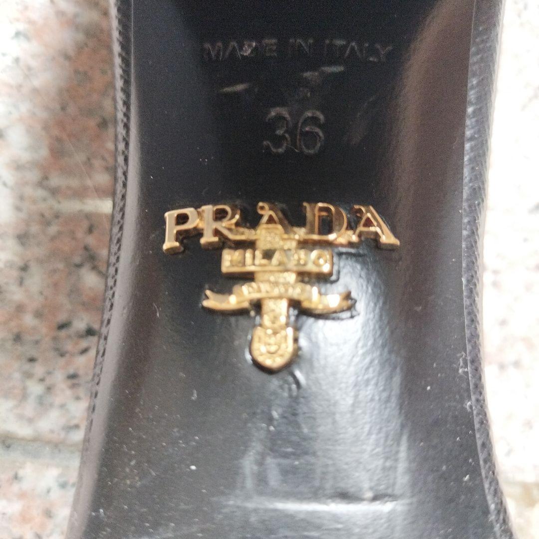 PRADA 黒とベージュのミュール