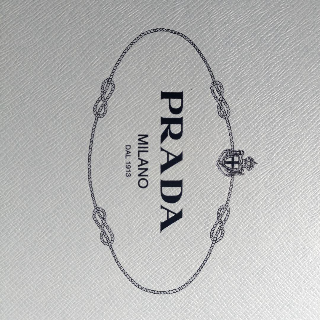 PRADA 黒とベージュのミュール