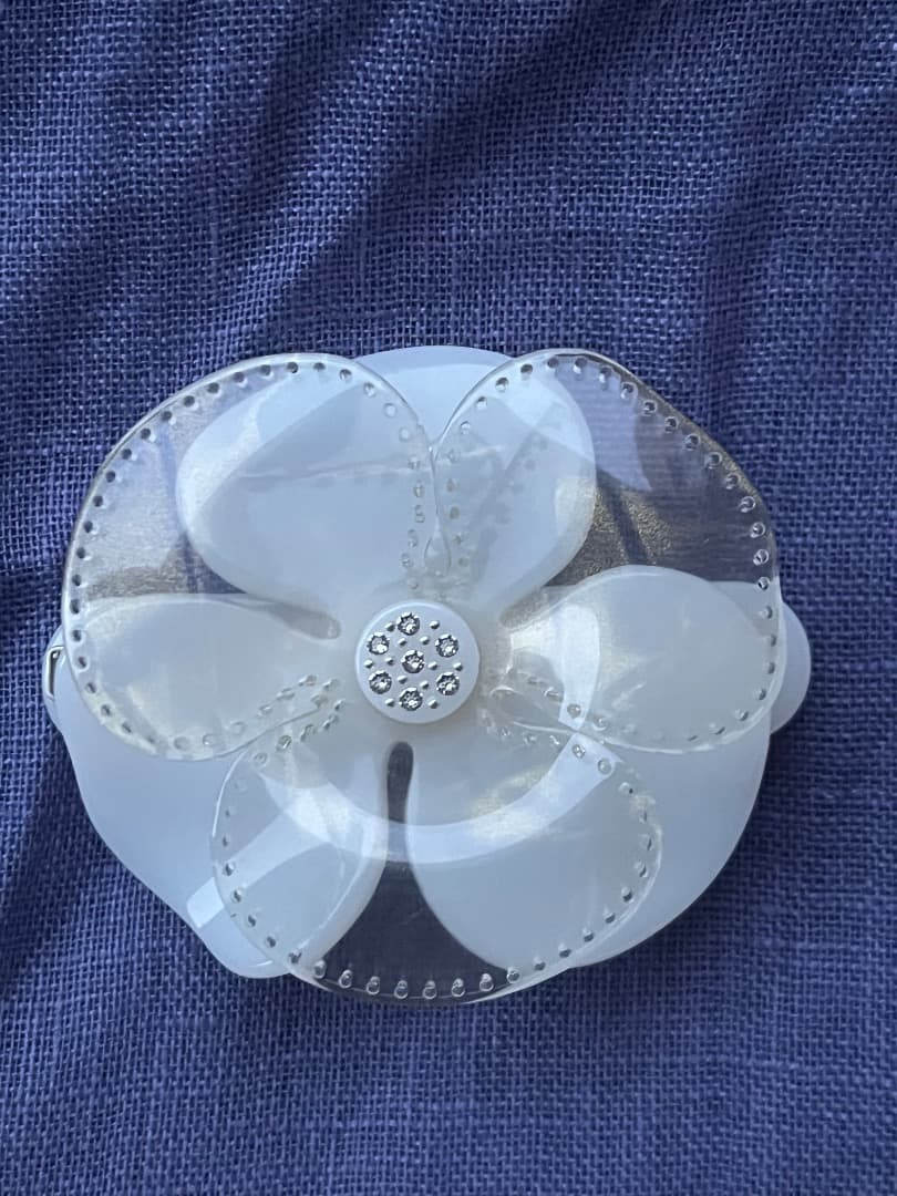 アレクサンドルドゥパリ　白カメリア透明ヘアクリップ　ハーフアップ