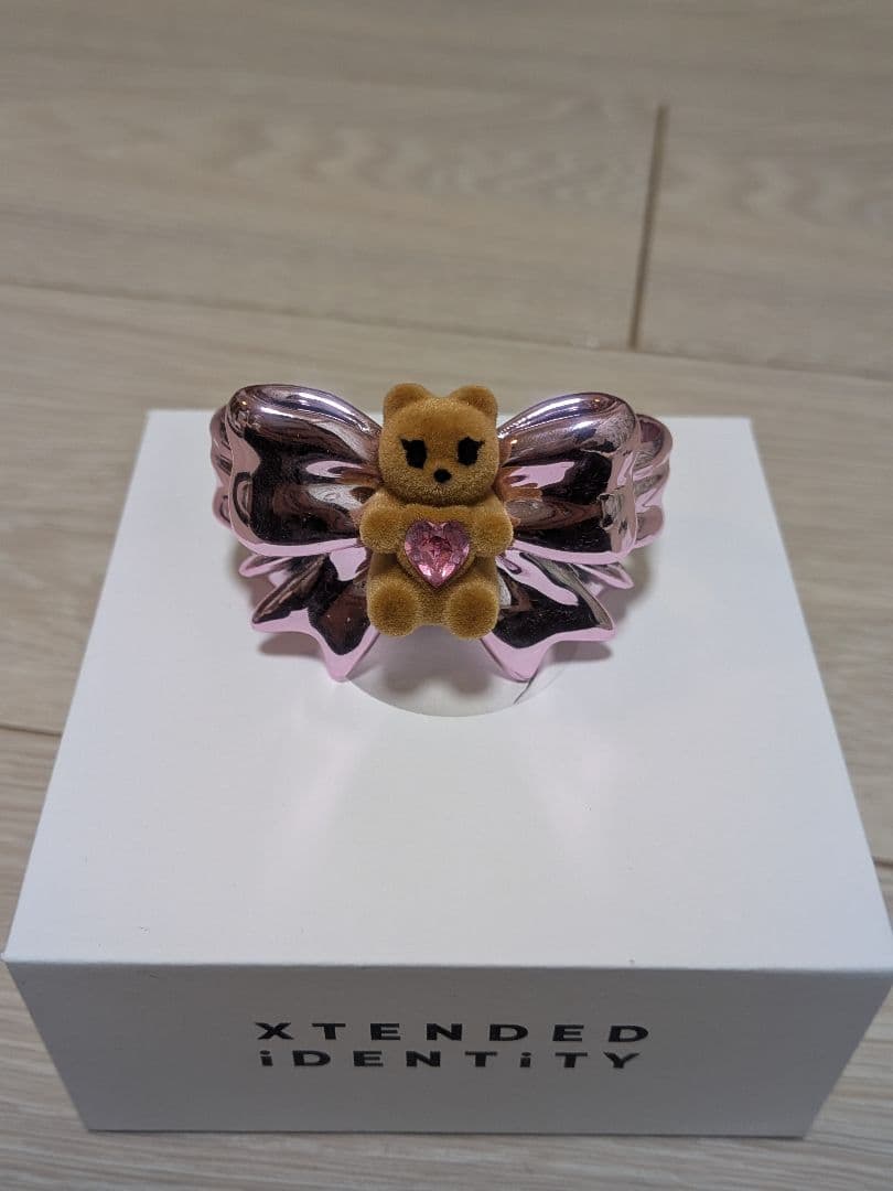 XTENDED iDENTiTY リボンクマ エアポッドカバー