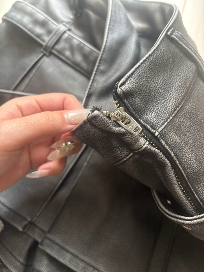 アンティークレザープリーツショートパンツ