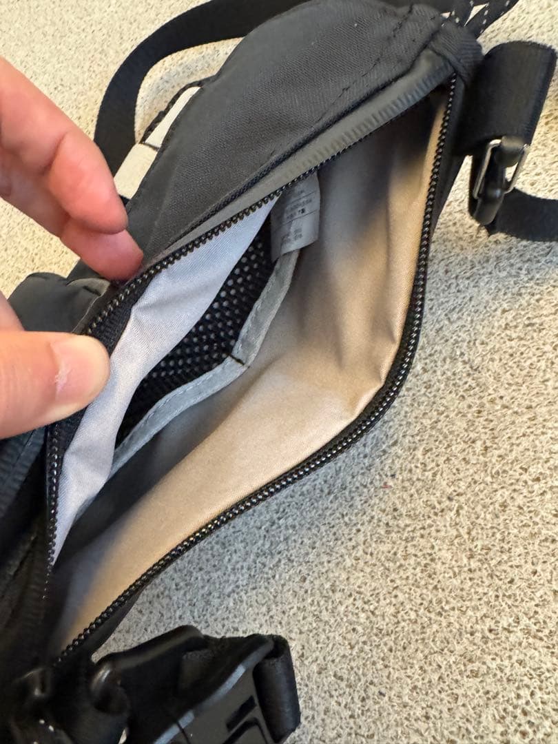 ナイキ ACG “DAYMAX” クロスボディバッグ