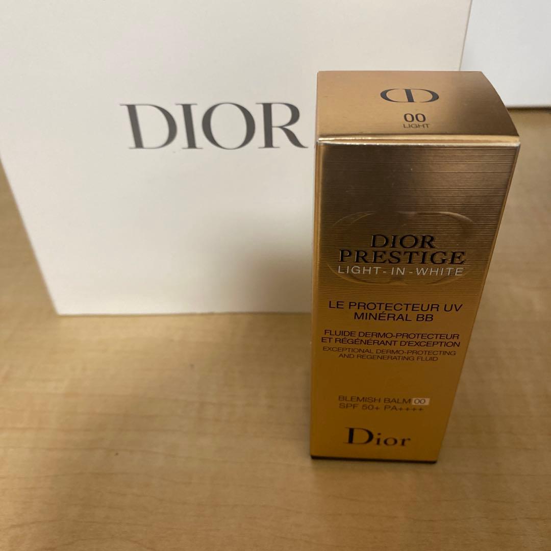値下げ交渉お待ちしてます様 Dior ホワイトル プロテクターUVミネラルBB0
