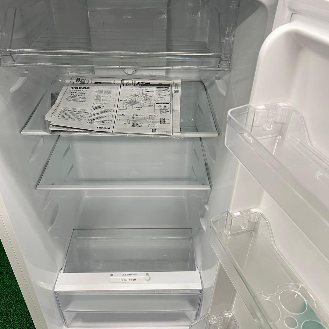 322 冷蔵庫　極美品　2023年製　一人暮らし　右開き　200L〜300L