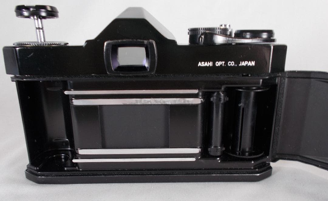 フィルムカメラ 整備済　 Pentax SP + レンズ f/1.8　T245