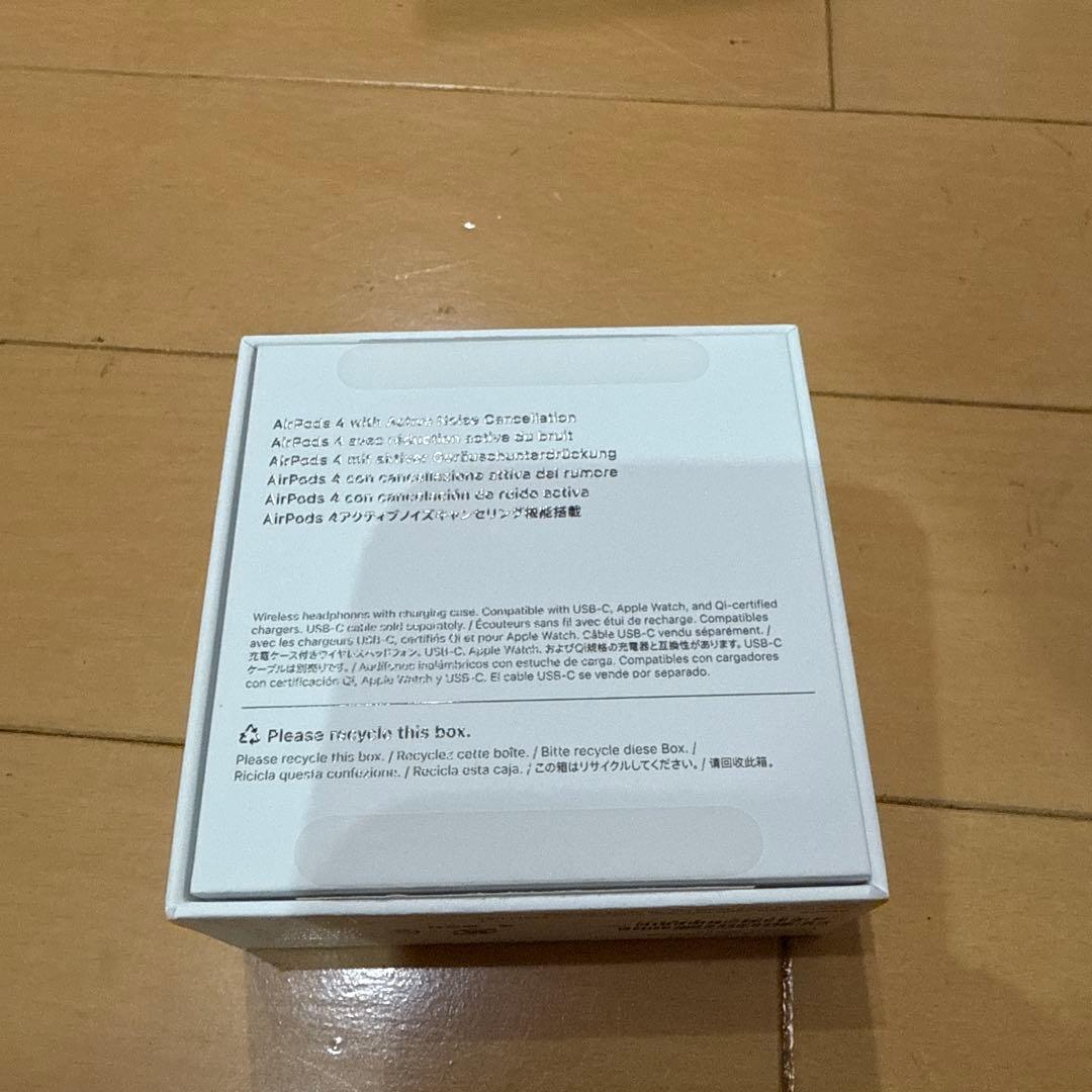 Apple AirPods (第4世代) 本体　レザーケース付き