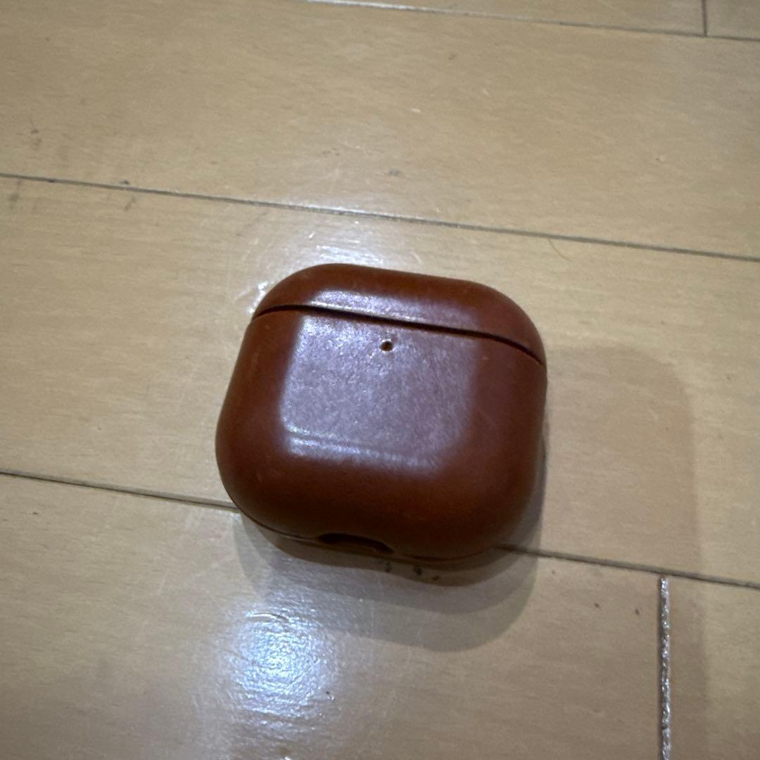 Apple AirPods (第4世代) 本体　レザーケース付き