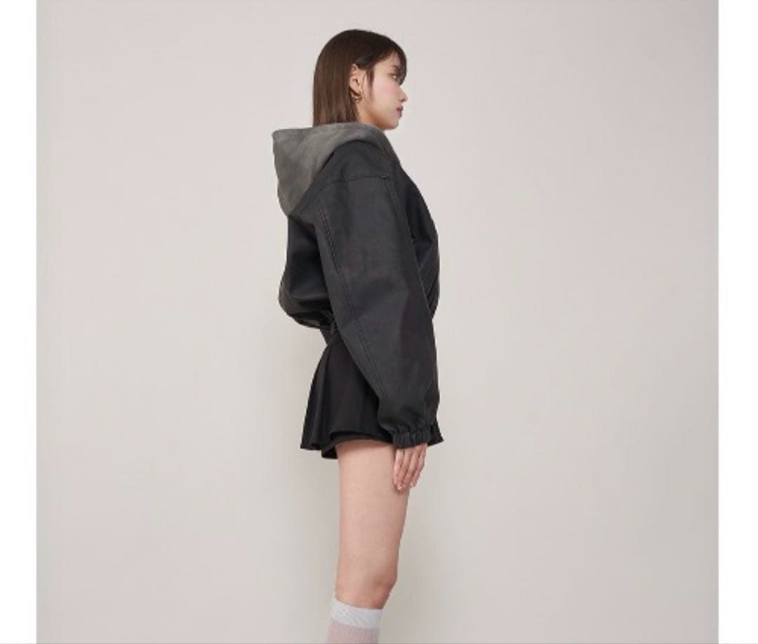 ダーリッチ フード付きクロップドレザージャケット