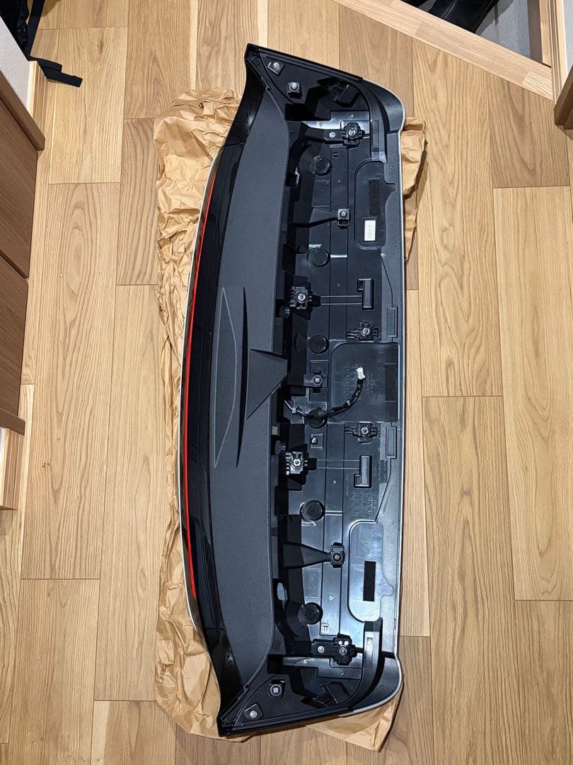 80系ハリアー純正Zリヤスポイラーハイマウントストップランプ