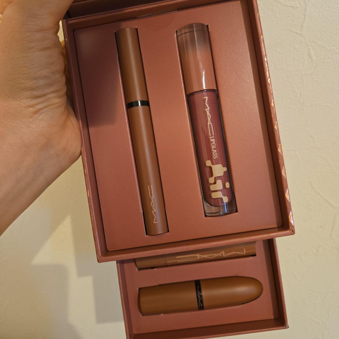 M・A・C トータリー テディ リップ キット（シーズン限定）