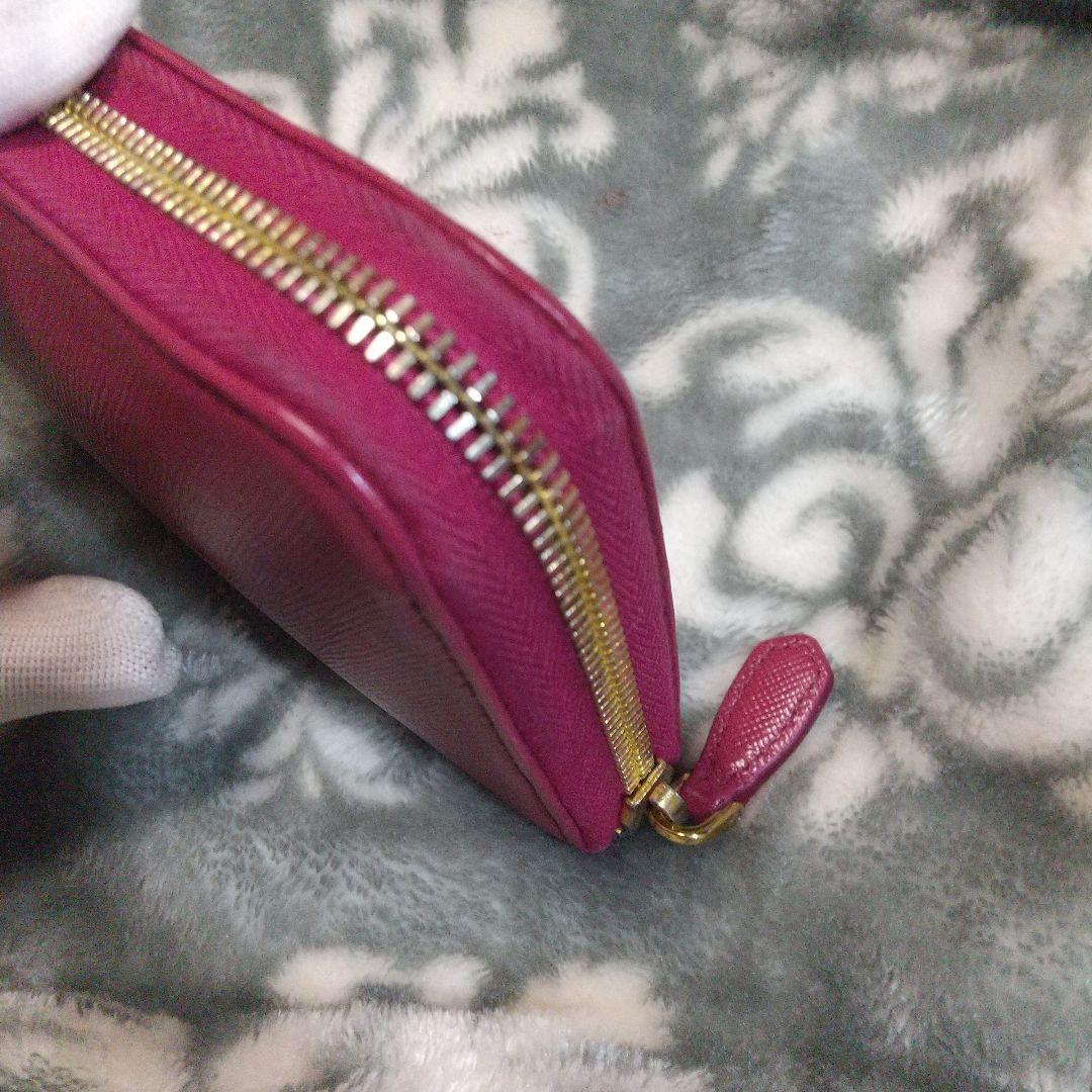 PRADA サフィアーノラウンドファスナー長財布レッド系