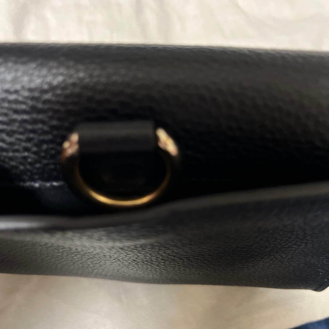 Salvatore Ferragamo ブラックレザーショルダーバッグ