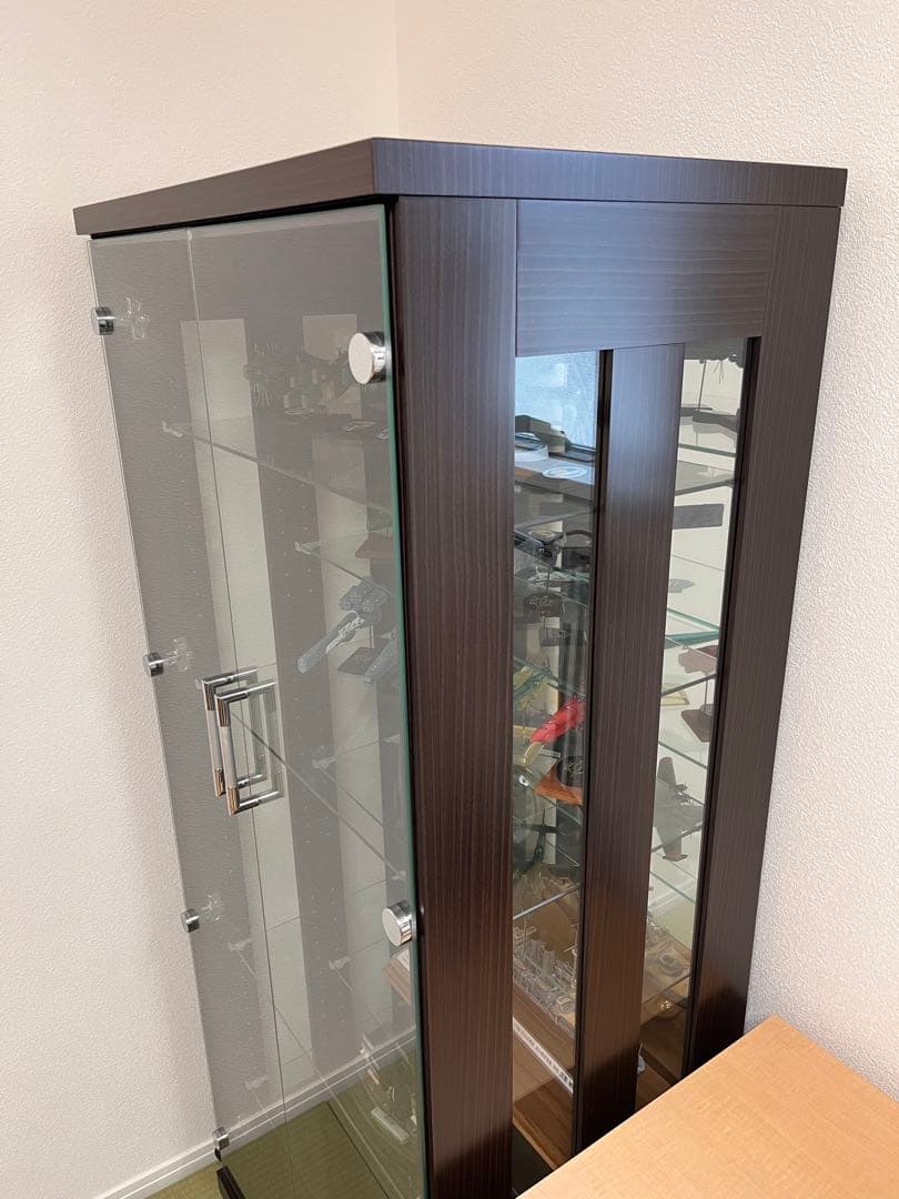 【美品】大川家具　LEDライト付きコレクションボード　ガラスショーケース