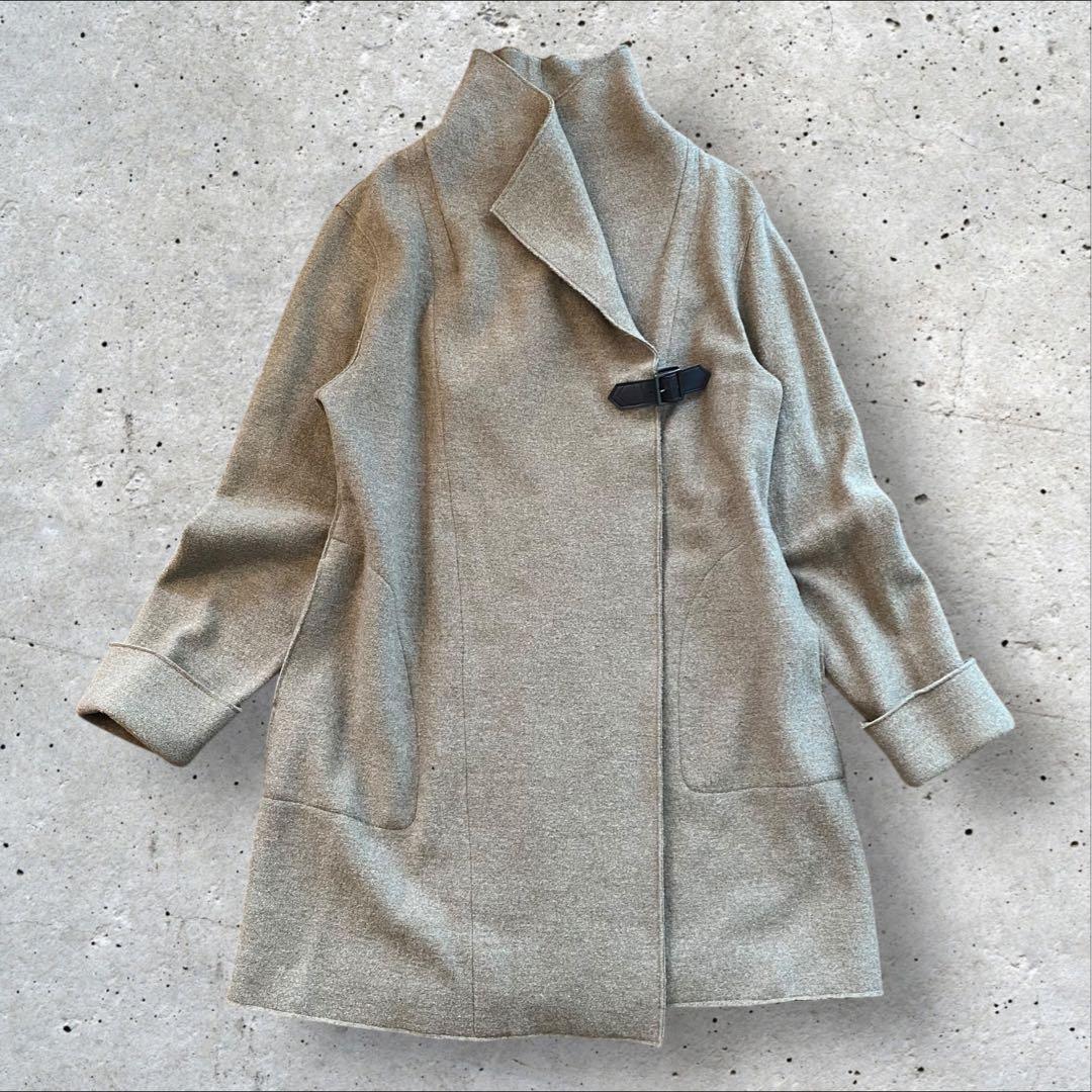 オンワード 自由区 ウール100% スタンドカラー ミドル丈コート グレージュ