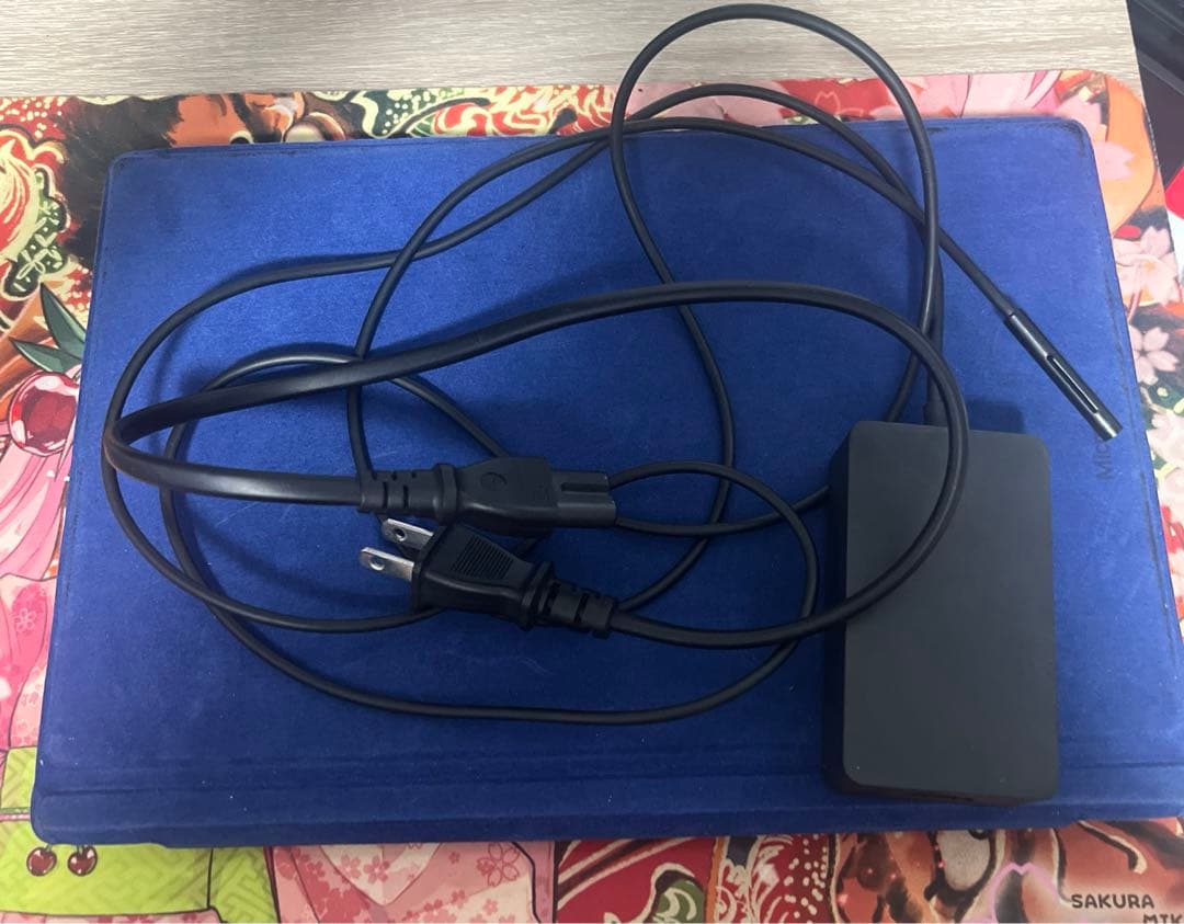 Surface Pro 3 256GB 本体、充電ケーブルのみ