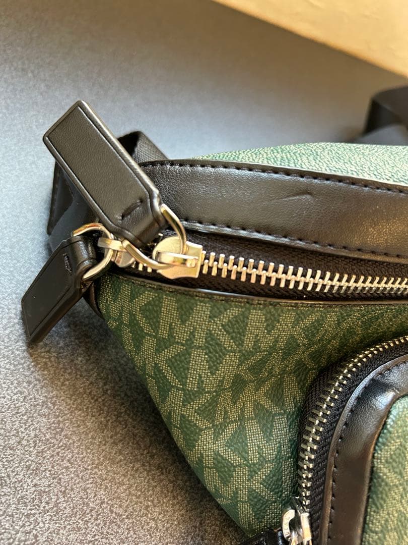 MICHAEL KORS マイケルコース ボディバック　緑　ウエストポーチ