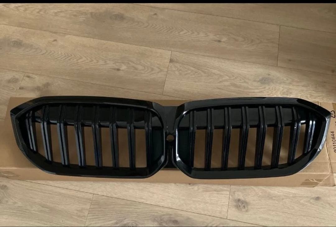 『BMW3シリーズ誕生50周年記念特別限定車』の純正グリルブラックフロントグリル