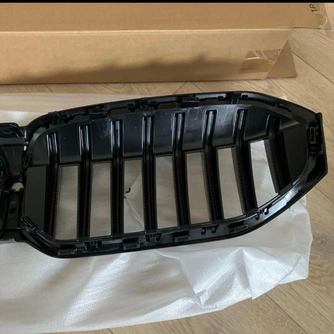 『BMW3シリーズ誕生50周年記念特別限定車』の純正グリルブラックフロントグリル