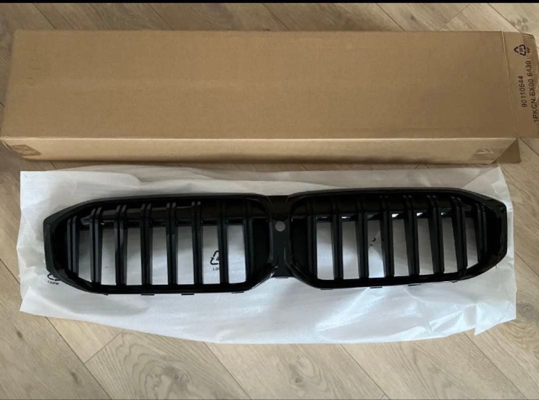 『BMW3シリーズ誕生50周年記念特別限定車』の純正グリルブラックフロントグリル