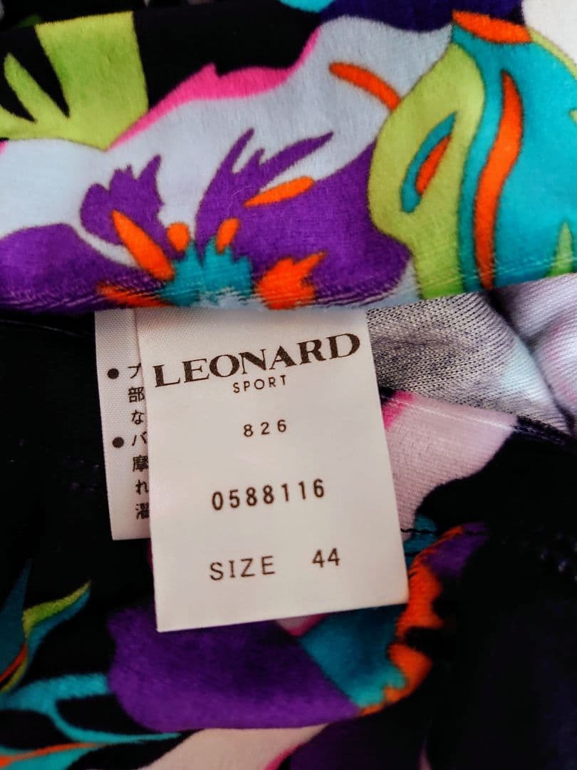 【極美品】レオナール かわいい花柄 チュニック ４４ブラックゆったり