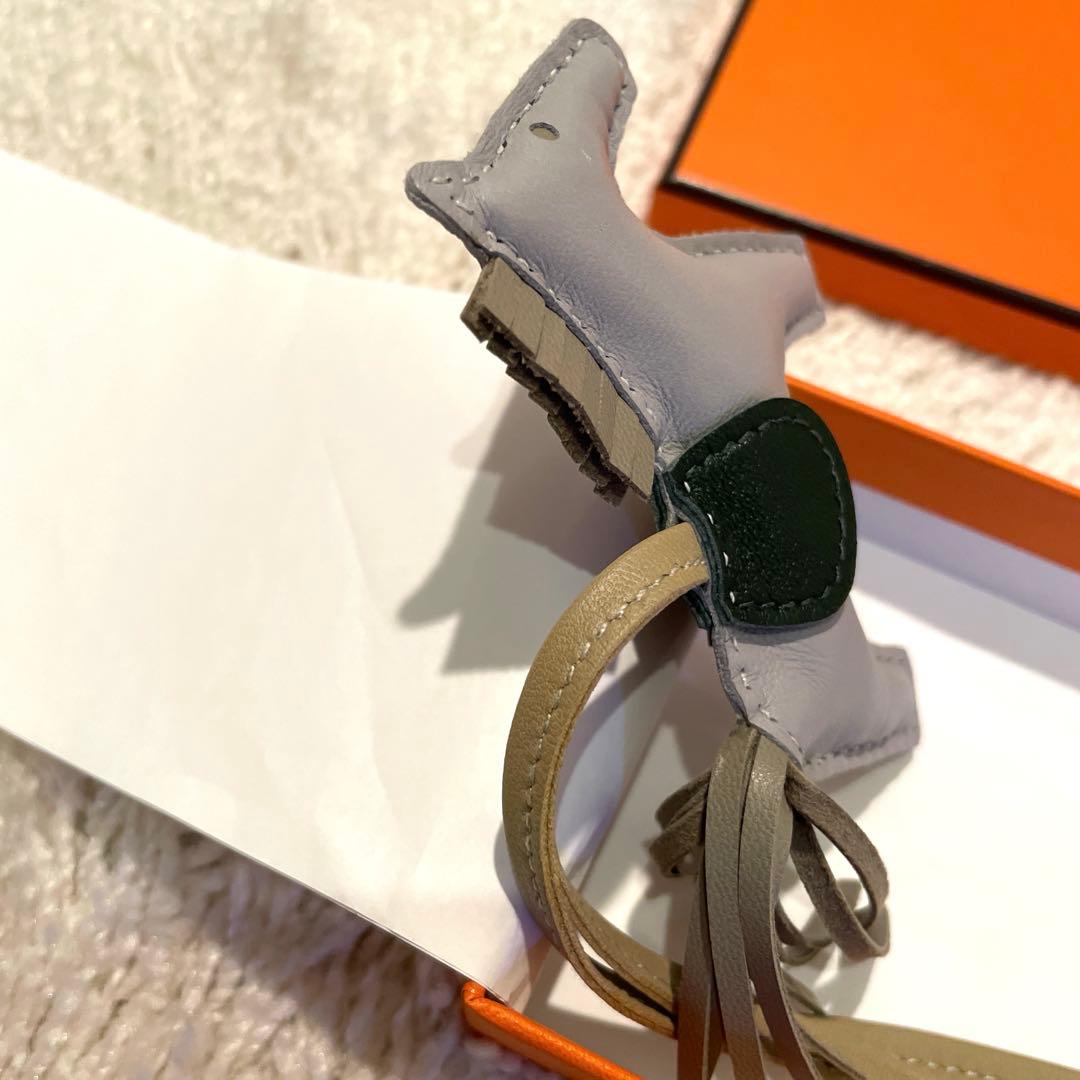 HERMESエルメス　ロデオPM アースカラーチャーム　ブルーグラシエトレンチ