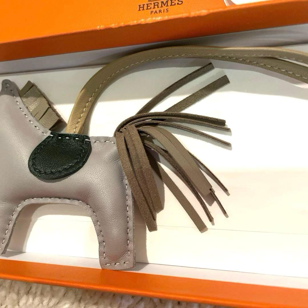 HERMESエルメス　ロデオPM アースカラーチャーム　ブルーグラシエトレンチ