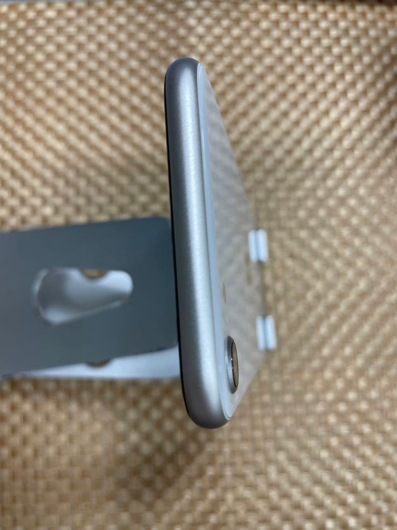 iPhone SE 第3世代 64GBスターライトSIMフリー【6813】