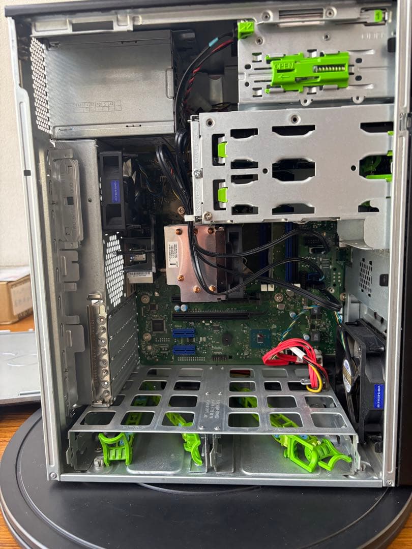 Fujitsu PRIMERGY TX1310 M3 PC サーバー　SSD装着