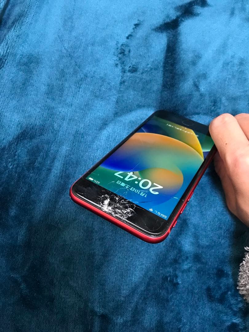 iPhoneSE第2世代　レッド 画面ひび割れあり