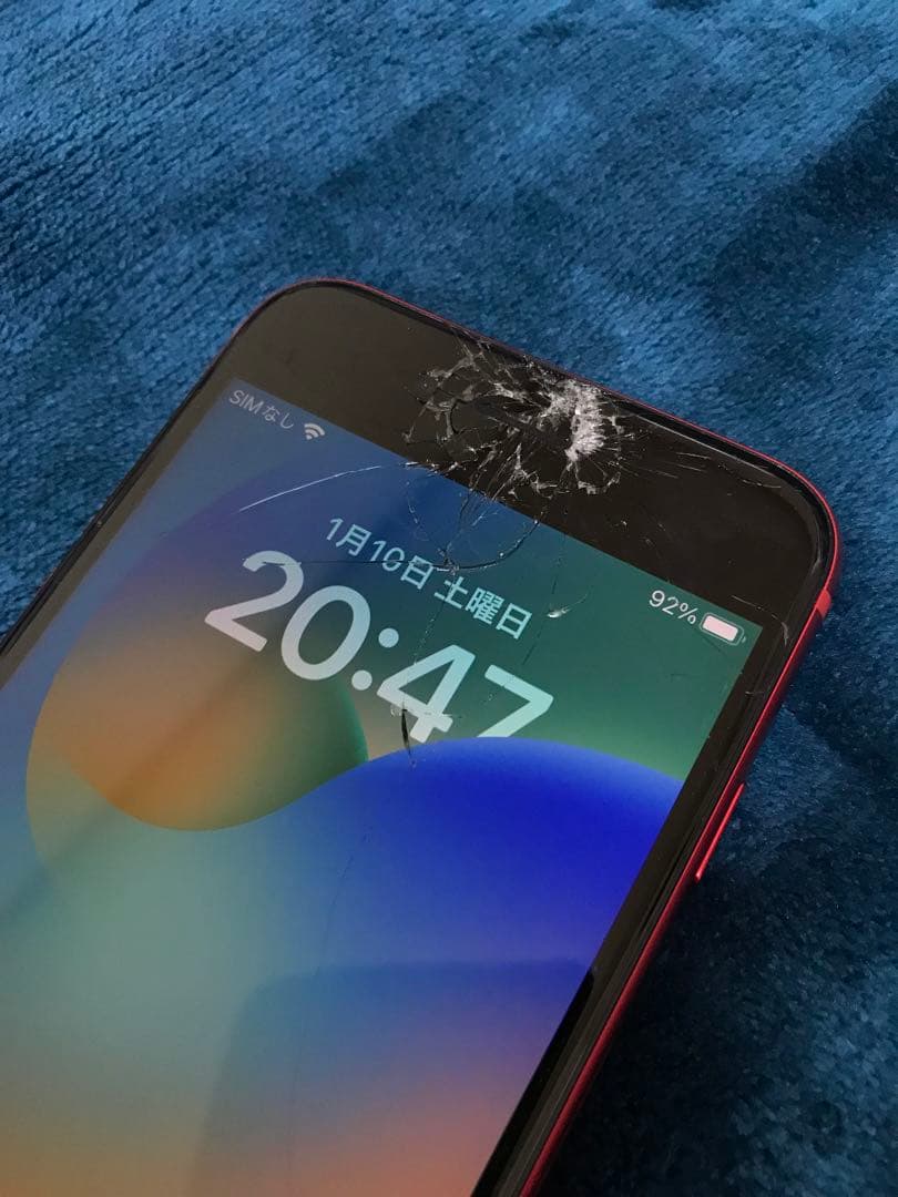iPhoneSE第2世代　レッド 画面ひび割れあり