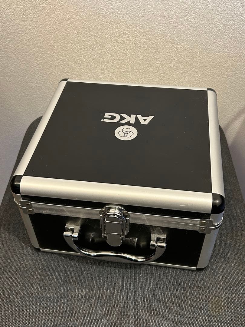 AKG P220 コンデンサーマイク ショックマウント付き