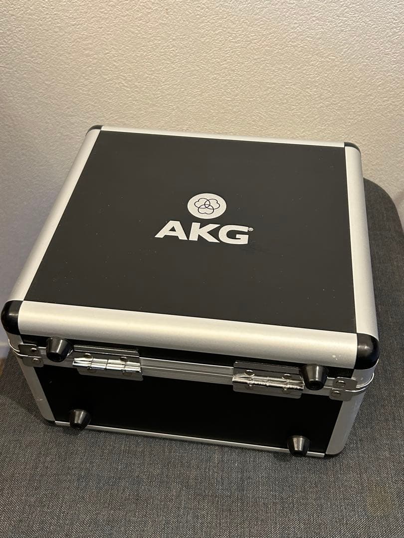 AKG P220 コンデンサーマイク ショックマウント付き