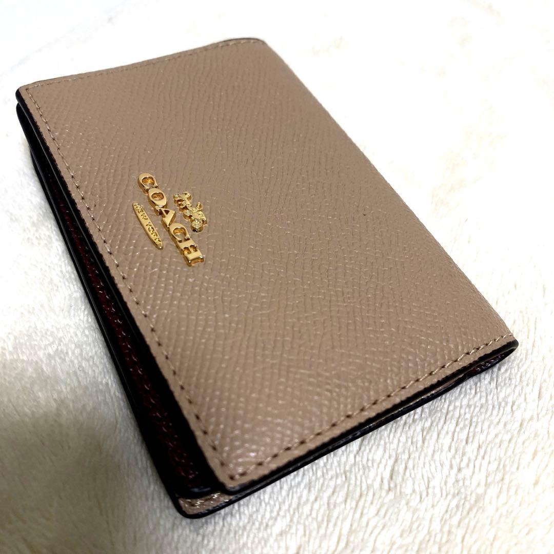 【新品未使用】COACH ビジネスカードケース 　ベージュ　レザー 名刺入れ