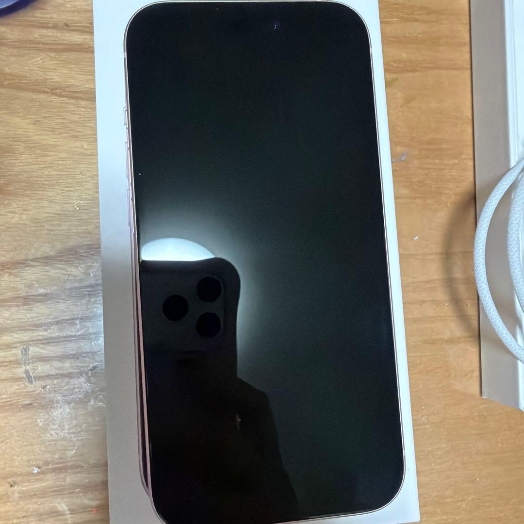 iPhone 15 256GB ピンク 充電容量100%