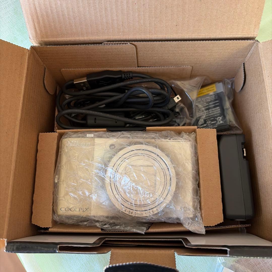 Nikon COOLPIX S8000 シルバー