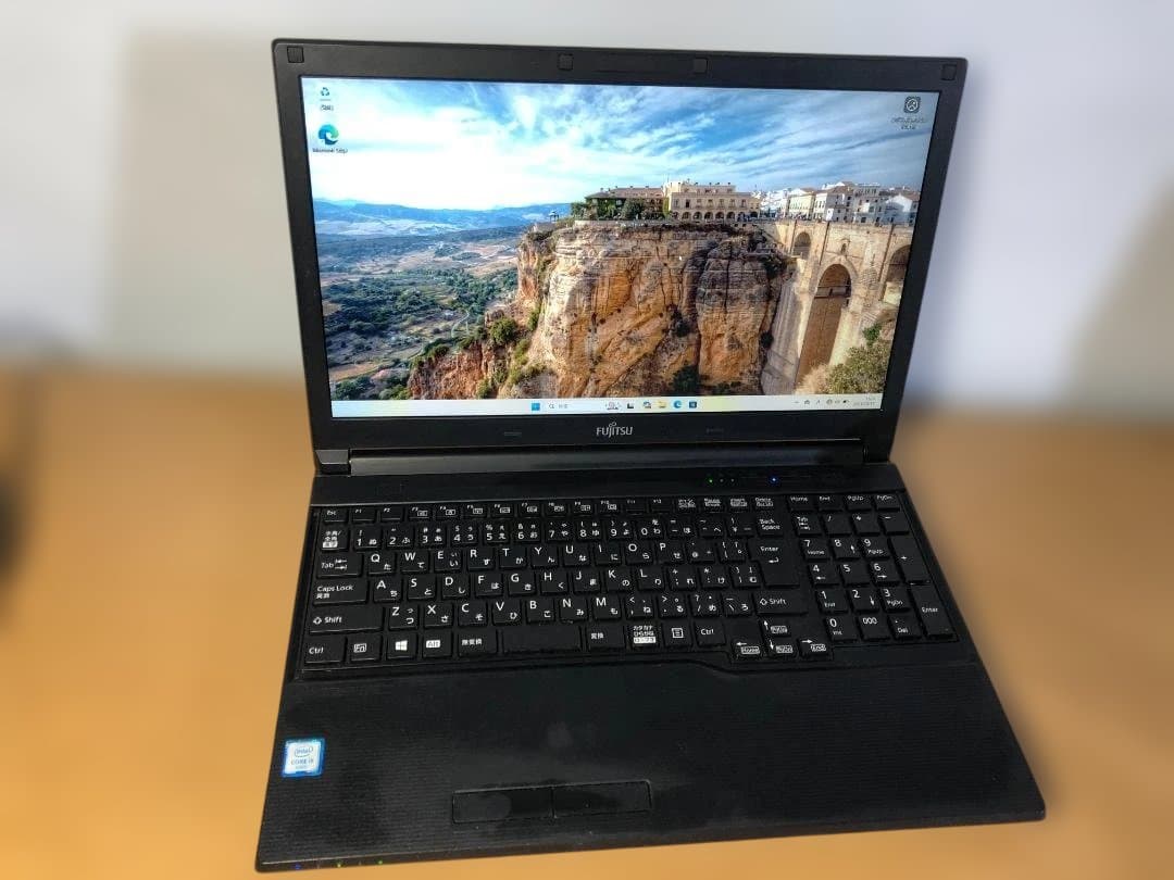 LIFEBOOK A576/Ｐ Corei5 8GBSSD128GB Win11