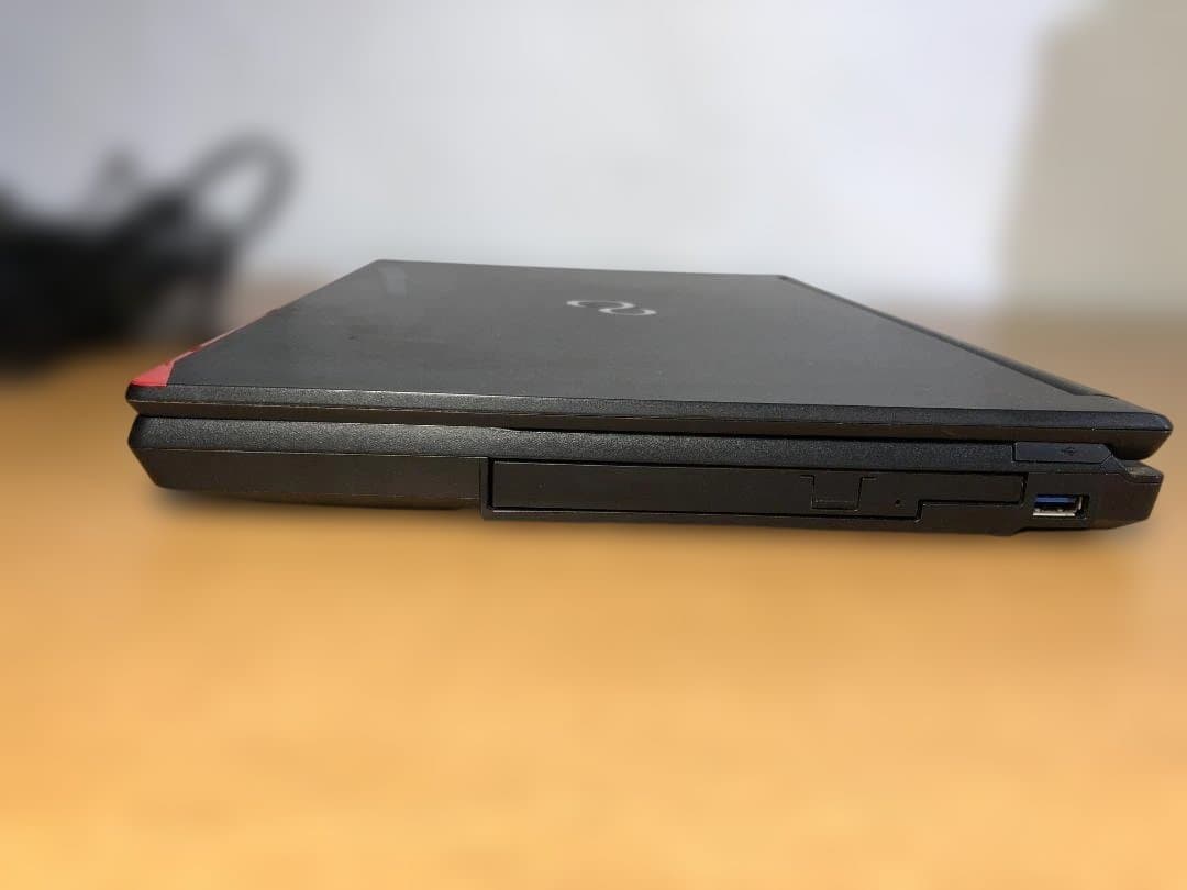 LIFEBOOK A576/Ｐ Corei5 8GBSSD128GB Win11