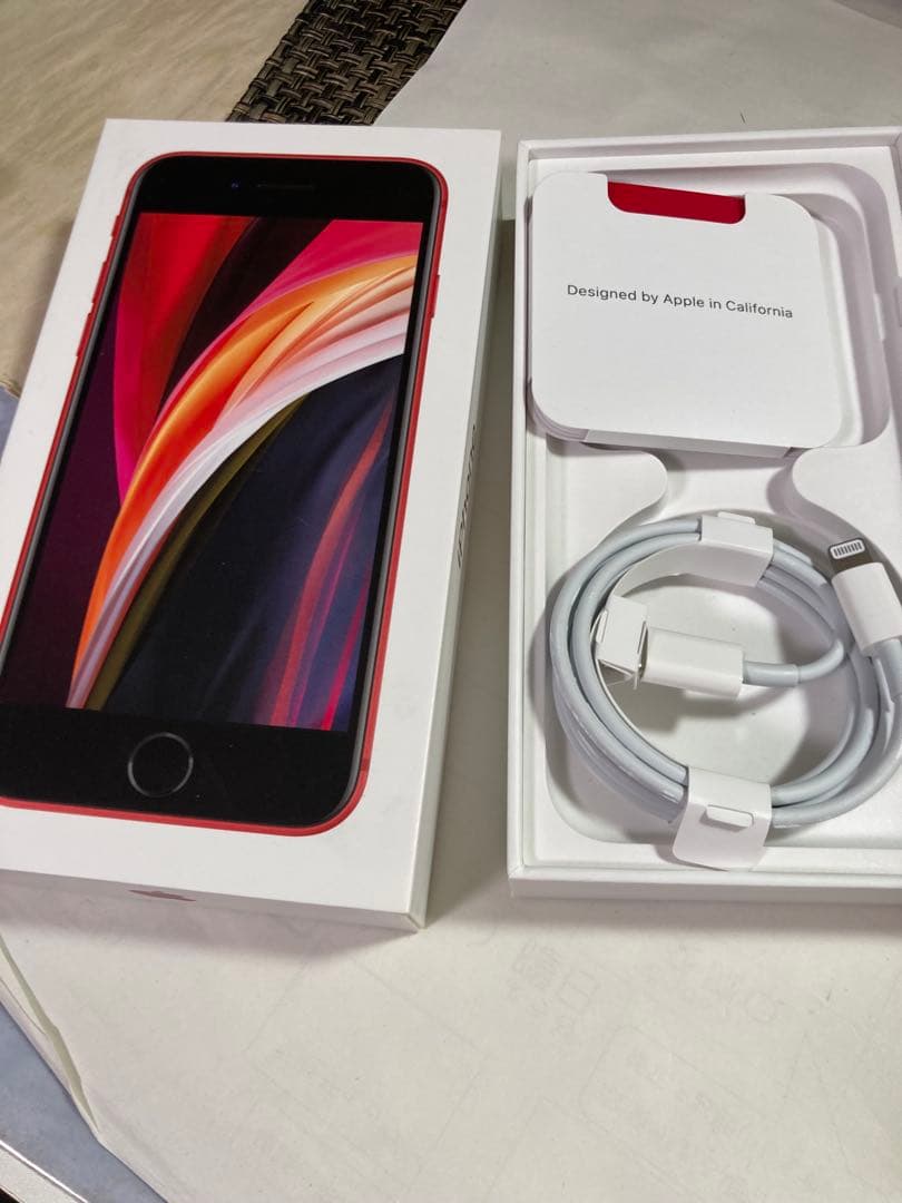 美品完品)iPhoneSE2赤)256GB)SIMフリー)3ヶ月前バッテリー交換