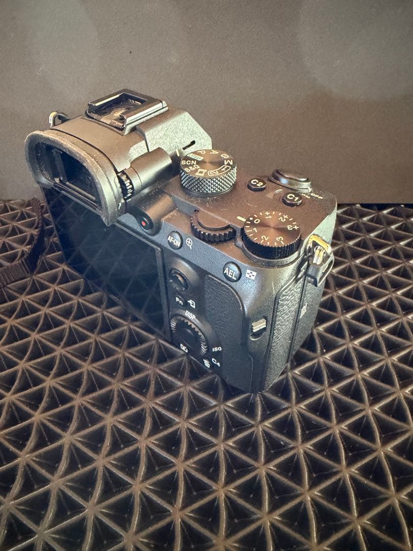 極少シャッター約1650回SONYα7IIIフルサイズミラーレス美品 おまけ付