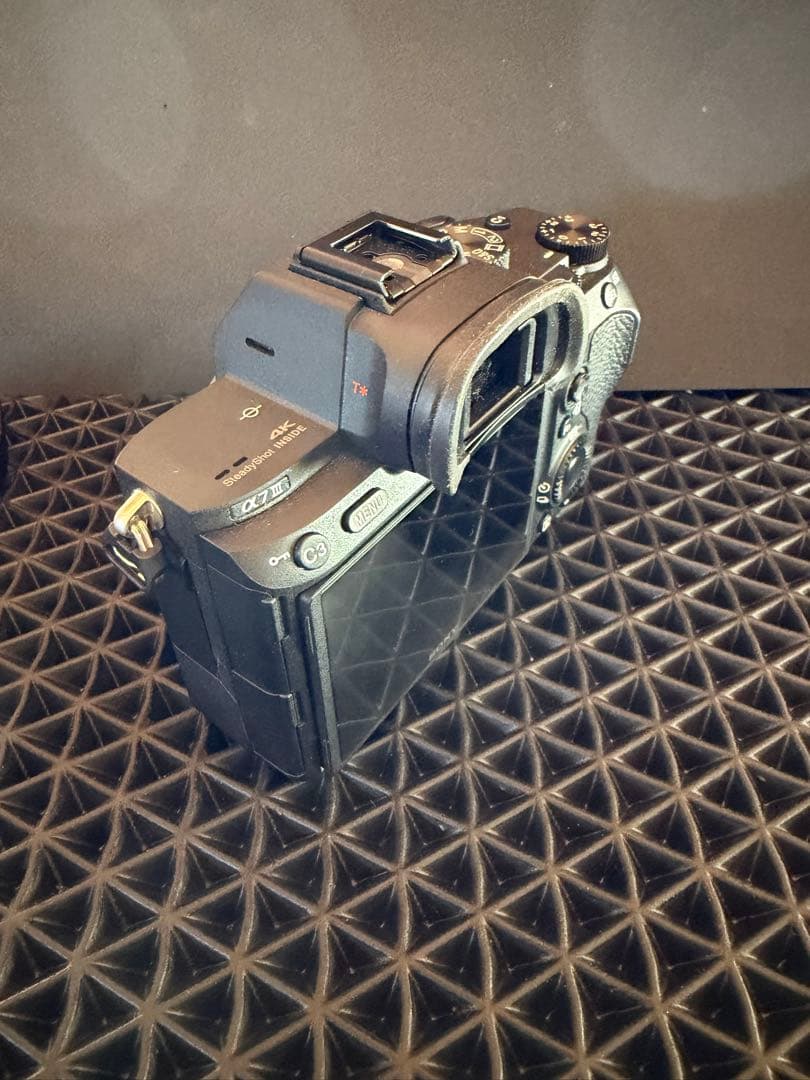 極少シャッター約1650回SONYα7IIIフルサイズミラーレス美品 おまけ付