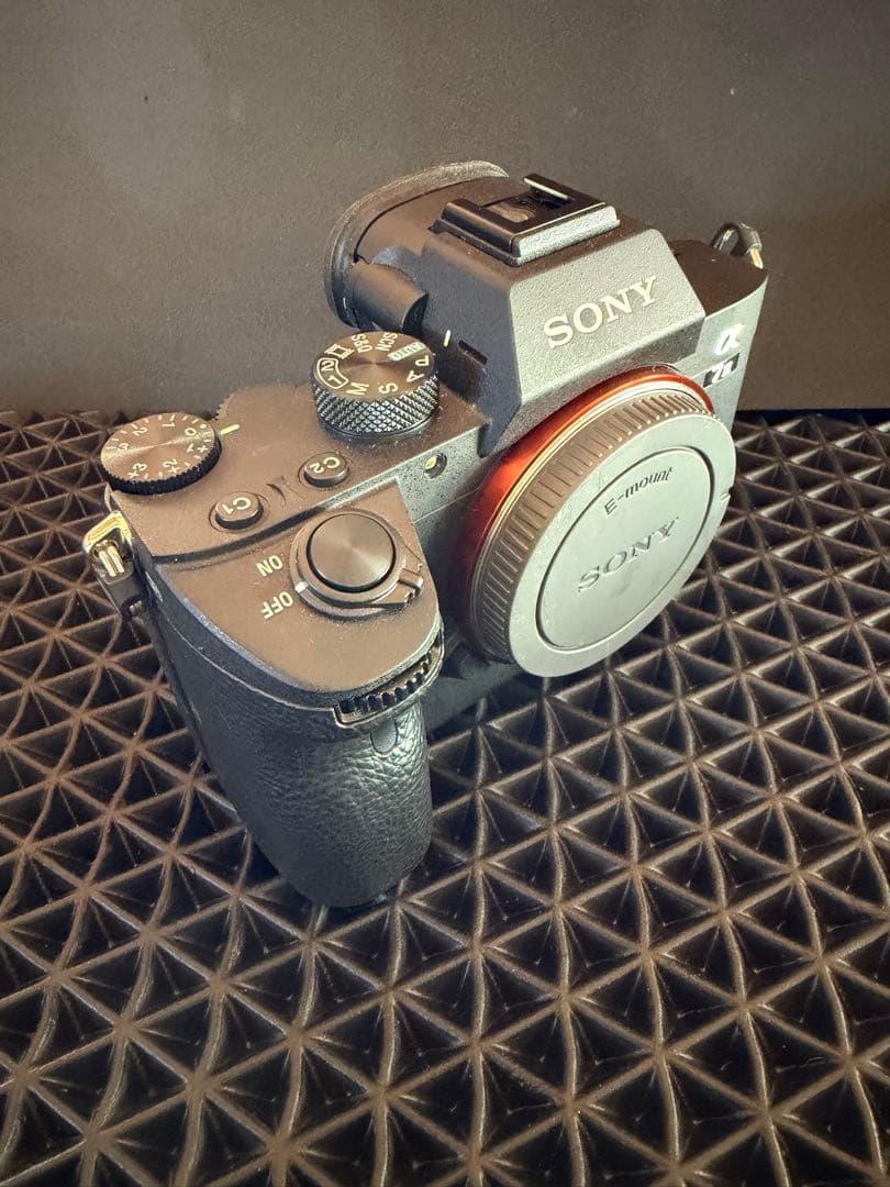 極少シャッター約1650回SONYα7IIIフルサイズミラーレス美品 おまけ付