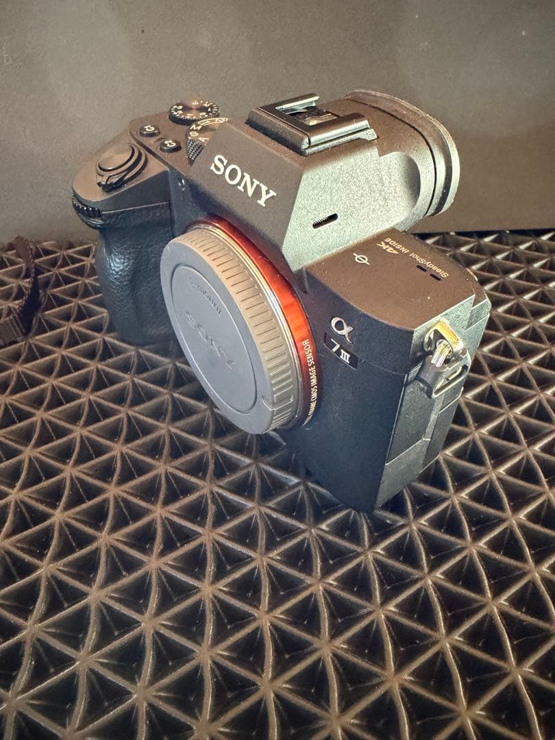 極少シャッター約1650回SONYα7IIIフルサイズミラーレス美品 おまけ付