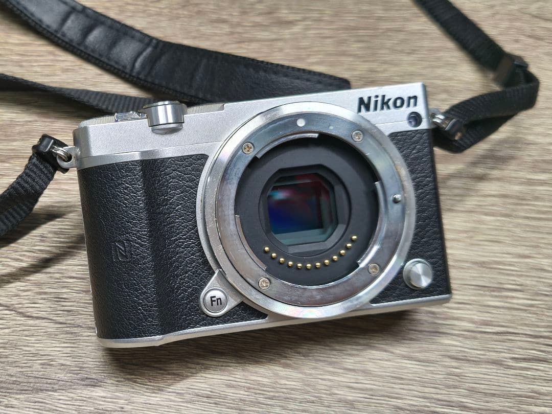 Nikon 1 J5 ミラーレス一眼　ダブルレンズキット
