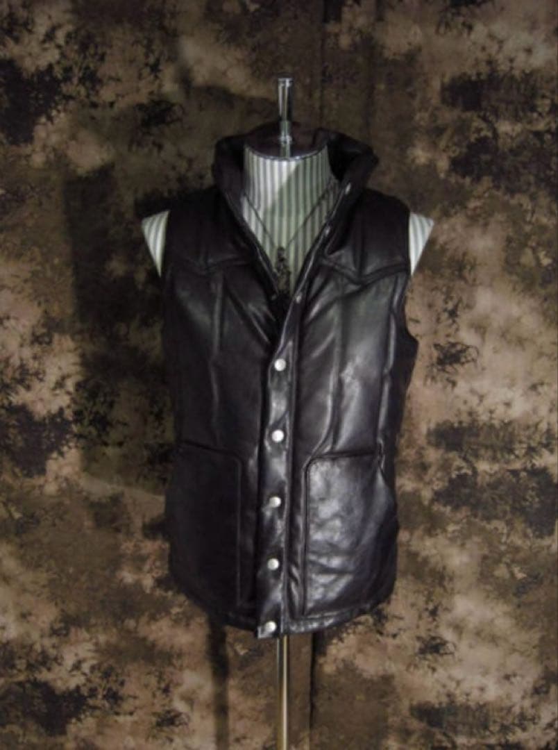 BACKBONE(バックボーン) レザー　ダウンベスト