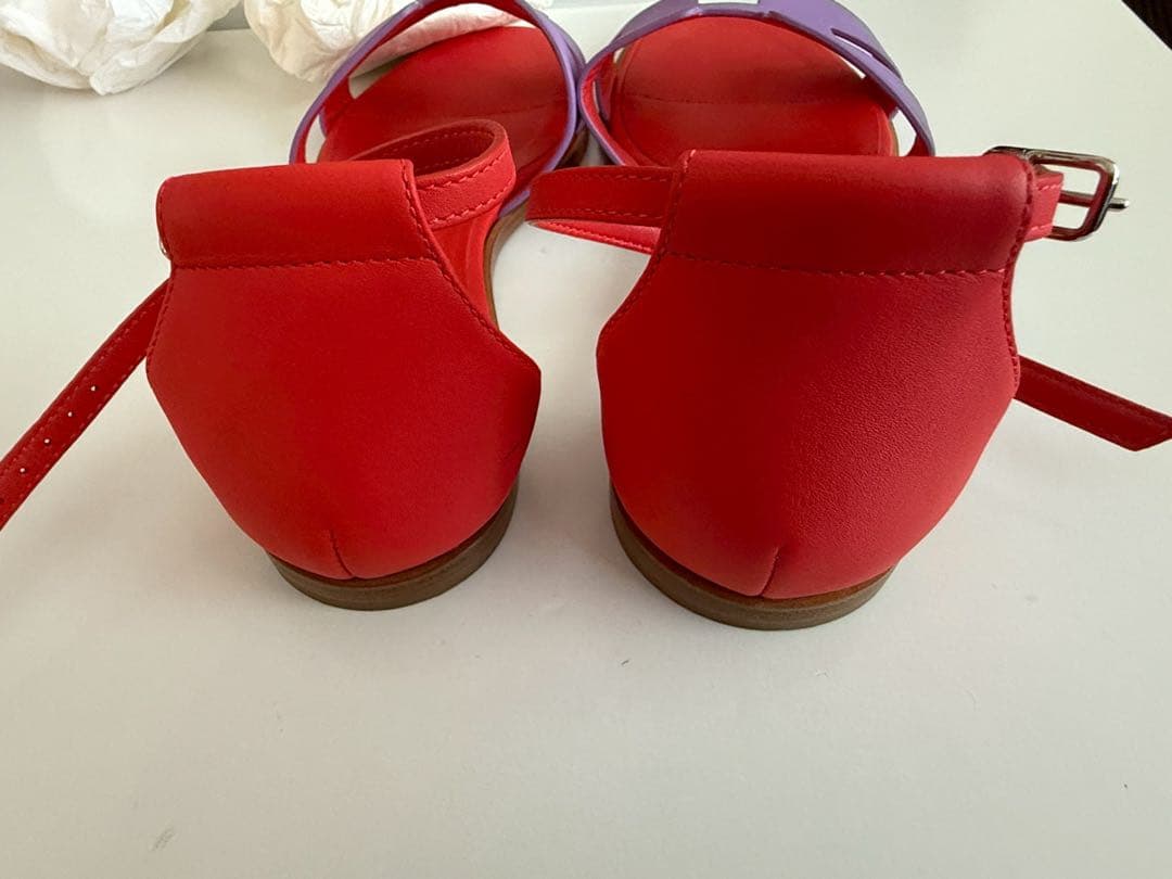 大特価・エルメス、サンダル サントリーニ、バイカラー 夏にぴったりのお色です